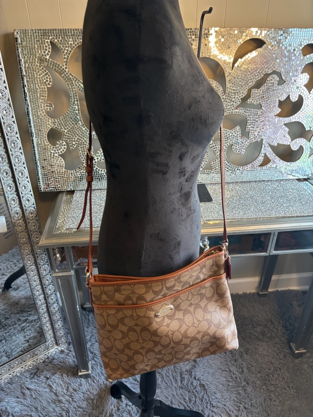 💕Coach Signature Canvas Crossbody Bag in Brown